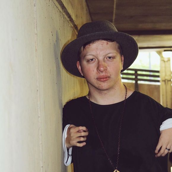 Meet your Posher, David - Picture 1 of 1